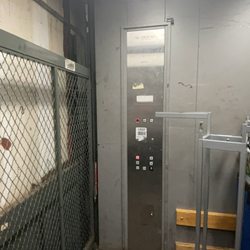 DICK'S Sporting Goods - 2003 Schindler hydraulic freight elevator