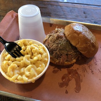 HammerDown BBQ - Pulled pork sandwich and mac'n cheese - Barbeque Near Me - Aldie, Virginia