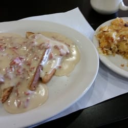 Chuck's Main St. Diner - Creamed beef with home fries. Wish I had time and space to stay for the lunch special -- piggies