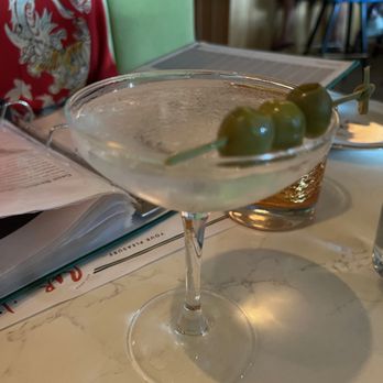 Bar Cecil - classic martini - Cocktail Bars Near Me - Palm Springs, California Bar Cecil - classic martini - Cocktail Bars Near Me - Palm Springs, California