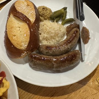 Sierra Nevada Taproom - Bratwurst with pretzel bun - Breweries Near Me - Mills River, North Carolina Sierra Nevada Taproom - Bratwurst with pretzel bun - Breweries Near Me - Mills River, North Carolina
