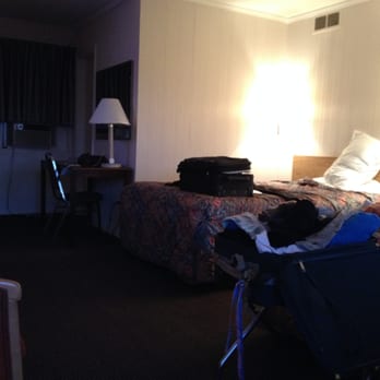 Mount Vue Motel - it's a little dark, but at least it gives somewhat of an idea of the room size - Hotels Near Me - Asheville, North Carolina Mount Vue Motel - it's a little dark, but at least it gives somewhat of an idea of the room size - Hotels Near Me - Asheville, North Carolina