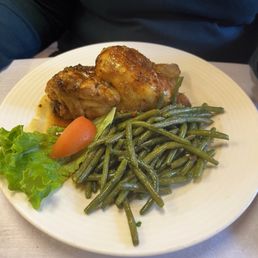 Coquelet de Perly aux épices douces avec haricots verts frais