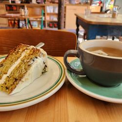 Lovecrumbs - Lemon thyme cake & Violet petal tea