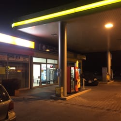 LunaPiena Pizzeria & Gelateria - From the street view