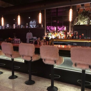 Peacock Oiseau de Nuit - Bar area - Cocktail Bars Near Me - Montreal, Quebec Peacock Oiseau de Nuit - Bar area - Cocktail Bars Near Me - Montreal, Quebec