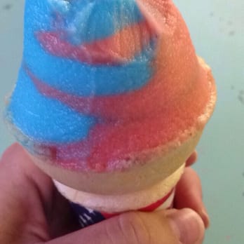 Mr Divots - My FAVORITE Whipps combo: Strawberry and Blue Raspberry - Golf Near Me - North Royalton, Ohio