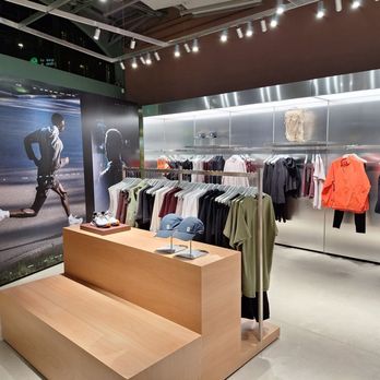 On - Shoe Stores Near Me - Chicago, Illinois On - Shoe Stores Near Me - Chicago, Illinois