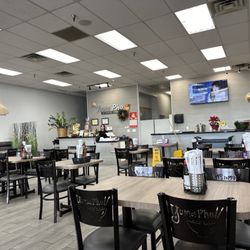 Yuma Pho - Great place to gather! With the girls