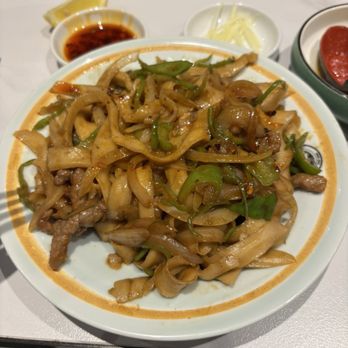 Kung Fu Kitchen - Beef Shredded Beef & Chili Pepper Stir-Fry Hand-Cut Noodles - Noodles Near Me - New Haven, Connecticut
