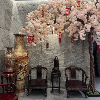Linh Anh - Interior - Vietnamese Near Me - Richmond Hill, Ontario Linh Anh - Interior - Vietnamese Near Me - Richmond Hill, Ontario