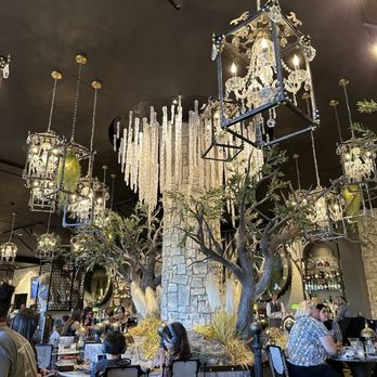 Wolf by Vanderpump at Caesars Republic Lake Tahoe - Gorgeous interior - American Near Me - Stateline, Nevada