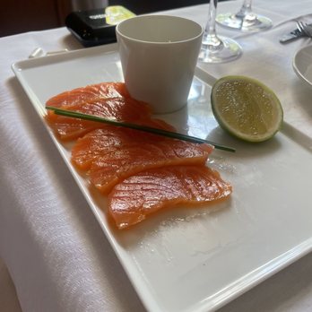 L'Avenue - Smoked Salmon - Brasseries Near Me - Paris, 75