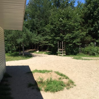 Ami-Mo - Outdoor area for the dogs to run around. Great space for exercise. - Pet Sitting Near Me - Saint-Calixte, Quebec