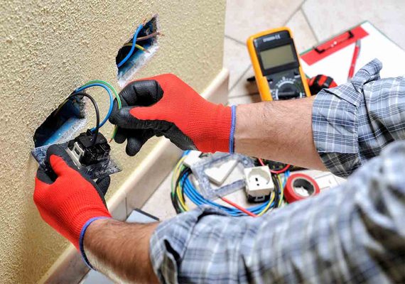 Brenda's Pro Electrical Service Logo