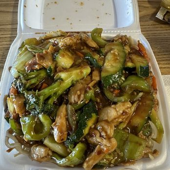 Ming Ho Kitchen - Spicy chicken over pan fried noodles - Chinese Near Me - Fresno, California