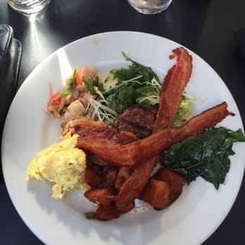 District - Oakland - Wine Bars Near Me - Oakland, California