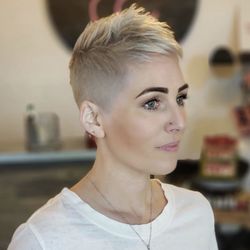Salon Blond - EDGY ICED PIXIE by Laura