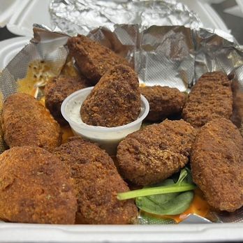 Planted Soul ATL - 10 Piece Plangz (Hot Lemon Pepper and Buffalo) - There were okay, nothing special - Soul Food Near Me - Atlanta, Georgia