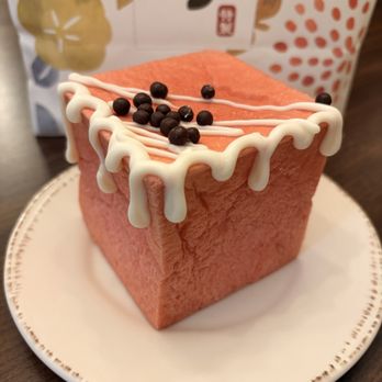 KŌRI Bakery & Dessert - Chocolate strawberry mochi cube - Desserts Near Me - Orlando, Florida