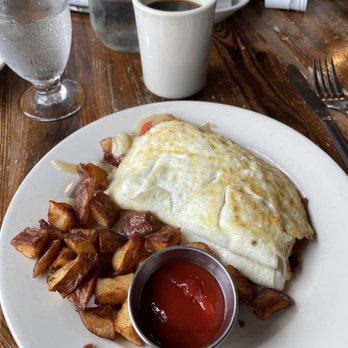 Henry's Tavern - Egg white omelette with bacon, onion, tomato and mozzarella - Comfort Food Near Me - Ballston Spa, New York Henry's Tavern - Egg white omelette with bacon, onion, tomato and mozzarella - Comfort Food Near Me - Ballston Spa, New York
