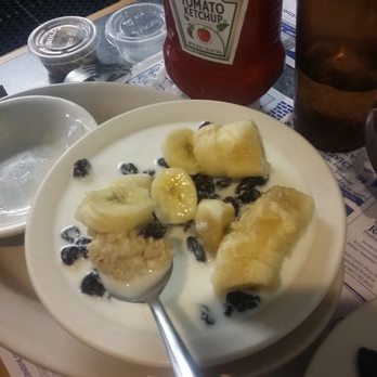 Meldgie's Rivers Edge Cafe - Oatmeal with bananas and raisins - Coffee & Tea Near Me - Wakefield, Rhode Island