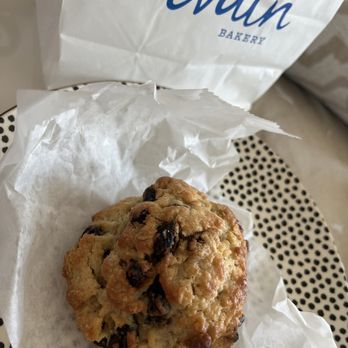 Levain Bakery - Oatmeal Raisin Cookie - Bakeries Near Me - Chicago, Illinois Levain Bakery - Oatmeal Raisin Cookie - Bakeries Near Me - Chicago, Illinois