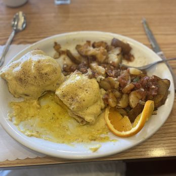 Greystoke Grill - Definitely top 10 best Eggs Benedict & HomeFries - American Near Me - Tarzana, California