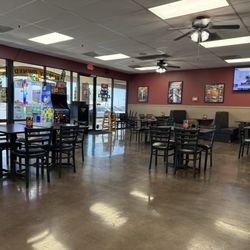 Papa Kelsey's Pizza & Subs - Dining room