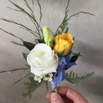 Wild Blooms Studio - Boutonnière - Florists Near Me - Hendersonville, North Carolina Wild Blooms Studio - Boutonnière - Florists Near Me - Hendersonville, North Carolina