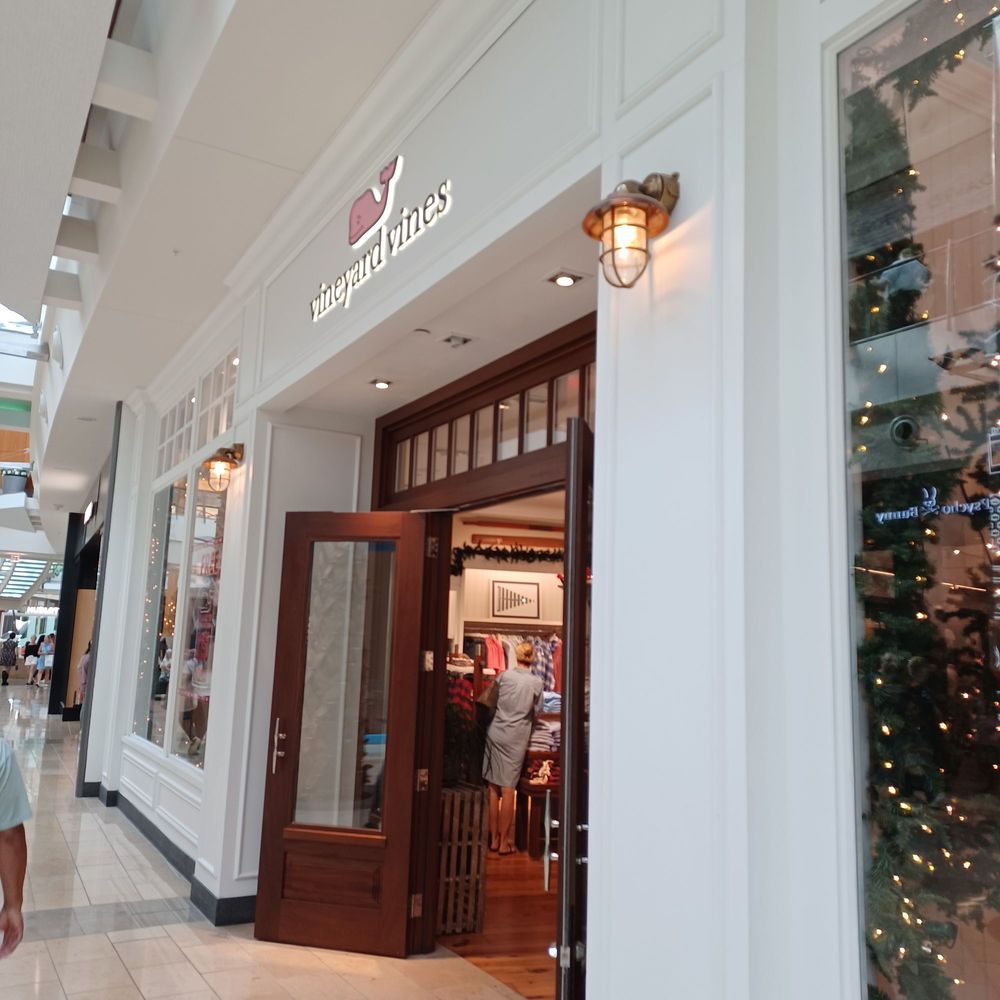 VINEYARD VINES 4200 Conroy Rd, Orlando, Florida Women's Clothing