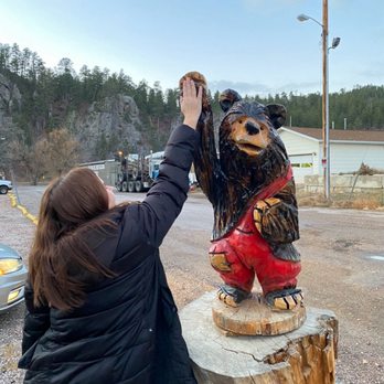 Dahl's Chainsaw Art - High five - Arts & Crafts Near Me - Keystone, South Dakota Dahl's Chainsaw Art - High five - Arts & Crafts Near Me - Keystone, South Dakota