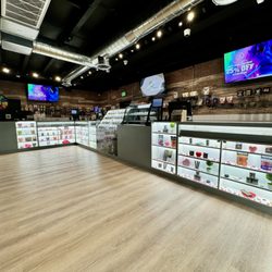 Higher Level - A wide shot of the 'budroom' in Higher Level Fresno