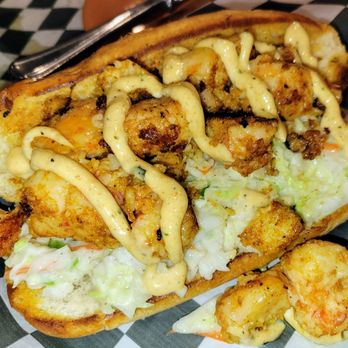 Bull & Bear - Lobster Roll - American Near Me - Youngstown, Ohio