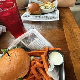 Cheeseburger and sweet potato fries Cheeseburger and sweet potato fries