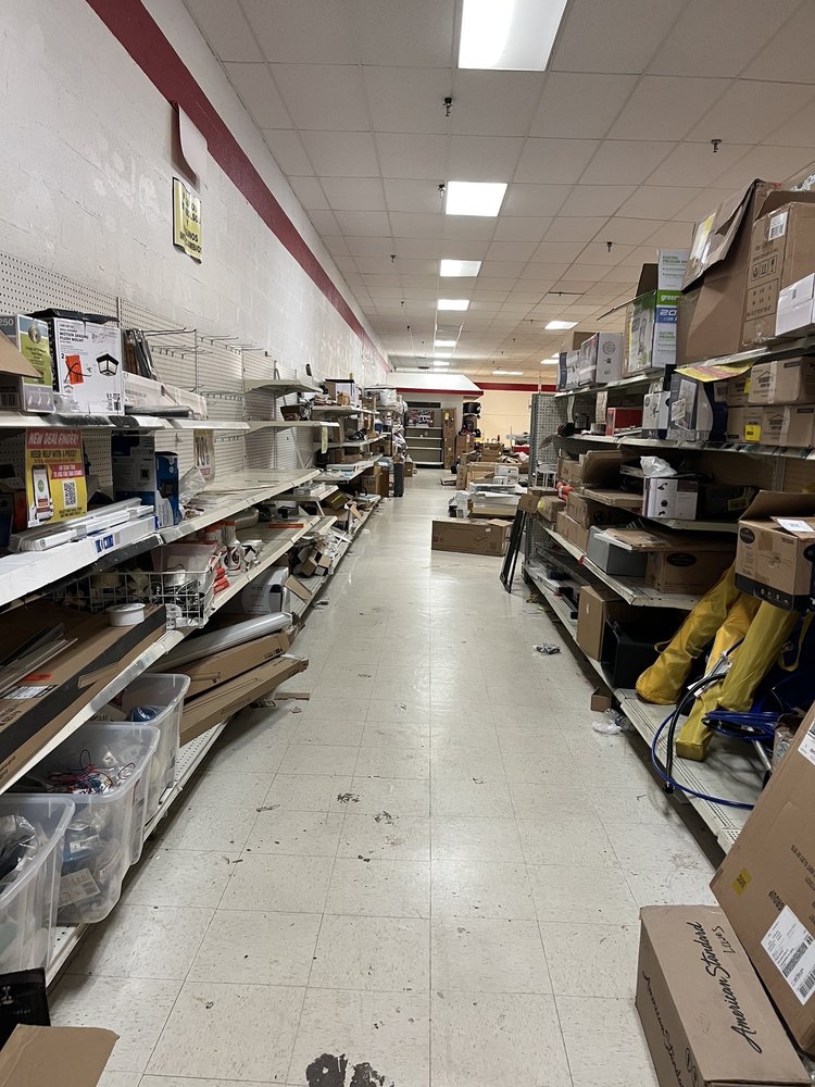 DIRT CHEAP Updated October 2024 12 Photos 902 Mercury Blvd