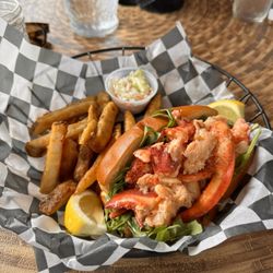 The Huddle Kitchen & Bar - Best Lobster roll in the area! 5 Stars