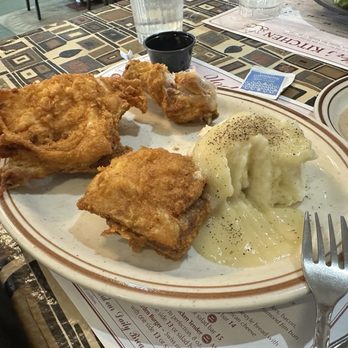 Mrs. Yoder's Kitchen - Pressure Fried Chicken with Mashed Potatoes - American Near Me - Millersburg, Ohio Mrs. Yoder's Kitchen - Pressure Fried Chicken with Mashed Potatoes - American Near Me - Millersburg, Ohio