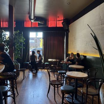 Tallboy - Interior - Dive Bars Near Me - Oakland, California Tallboy - Interior - Dive Bars Near Me - Oakland, California