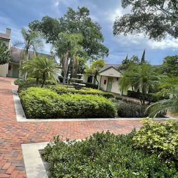 Solloway Acupuncture - Lovely grounds at health center - Chiropractors Near Me - Boynton Beach, Florida