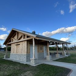 Will & Harriet Miller Ecological Park - Bathroom and covered picnic shelter by parking lot