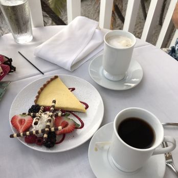 Louie's Backyard - Key Lime Pie - New American Near Me - Key West, Florida