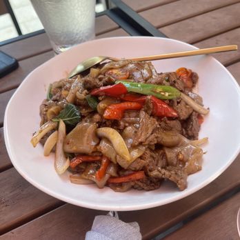 Sisters Thai - Drunken Noodles - Thai Near Me - Alexandria, Virginia Sisters Thai - Drunken Noodles - Thai Near Me - Alexandria, Virginia