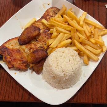 El Chalan Restaurant - Chuleta de Grilled Chicken / Pollo a la Plancha - Latin American Near Me - Miami, Florida