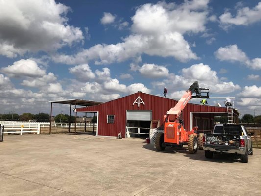 Gold’s Roofing & Restoration Logo