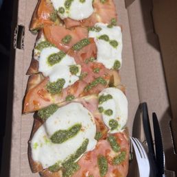 Margherita flatbread