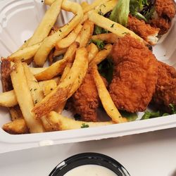 Mimosa - Chicken strips and fries