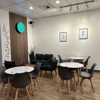 Tealogy - Seating area - Bubble Tea Near Me - Woodinville, Washington
