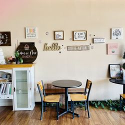 Cakes n' Mor - Seating area