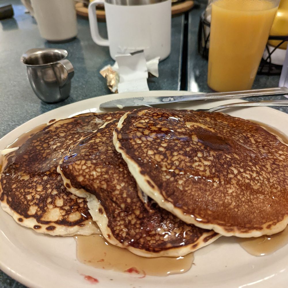 Breeze Inn - Blueberry pancakes - Hotels Near Me - Seward, Alaska Breeze Inn - Blueberry pancakes - Hotels Near Me - Seward, Alaska